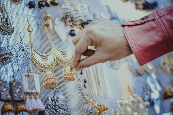 La diversité des bijoux pour tous les styles et occasions